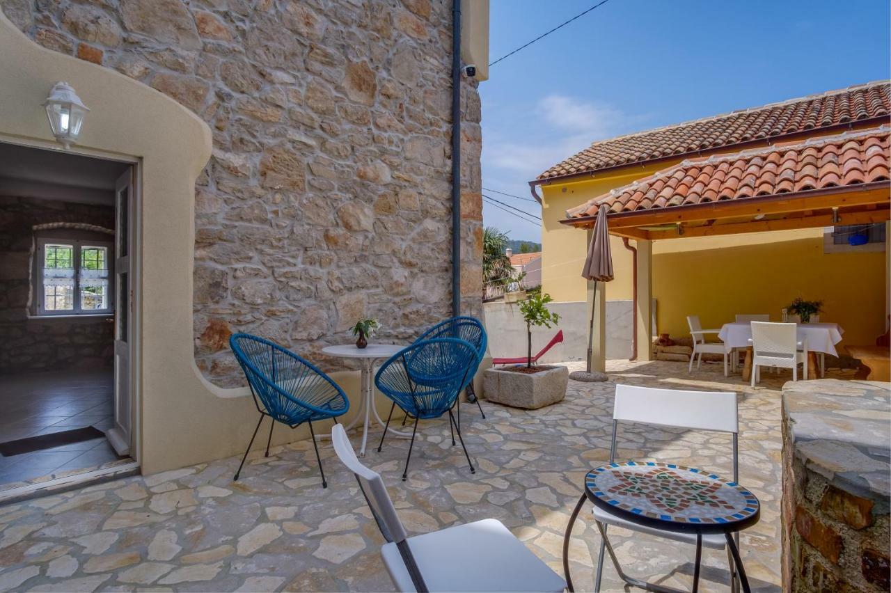 Mediterranes Ferienhaus M. Terrasse Veli Lošinj Zewnętrze zdjęcie